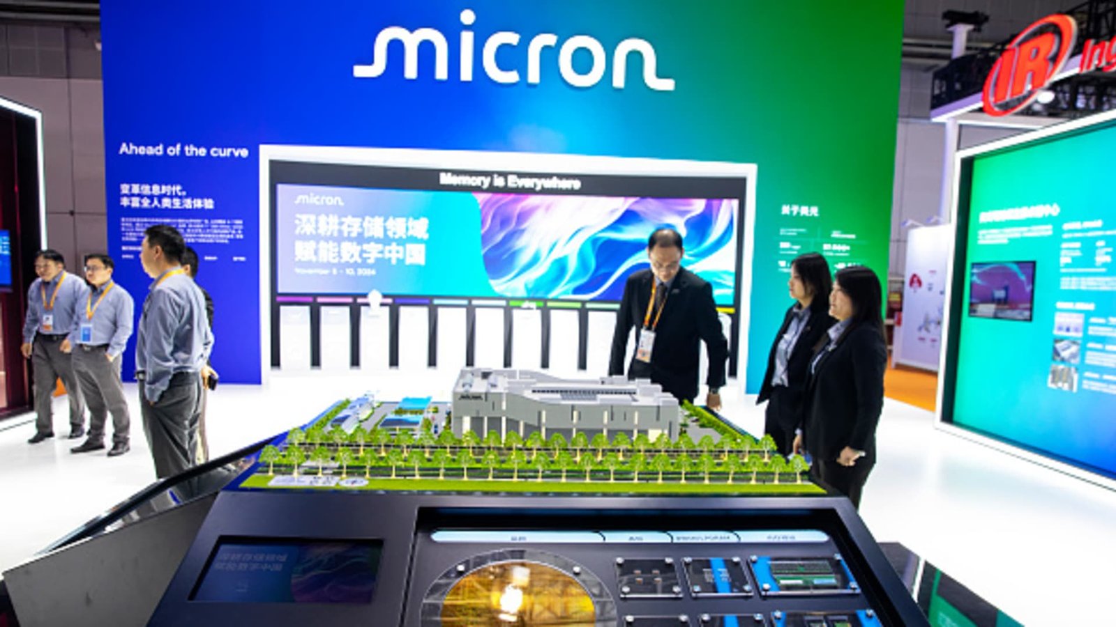 Micron stock sinks for a fourth straight day after dominant earnings