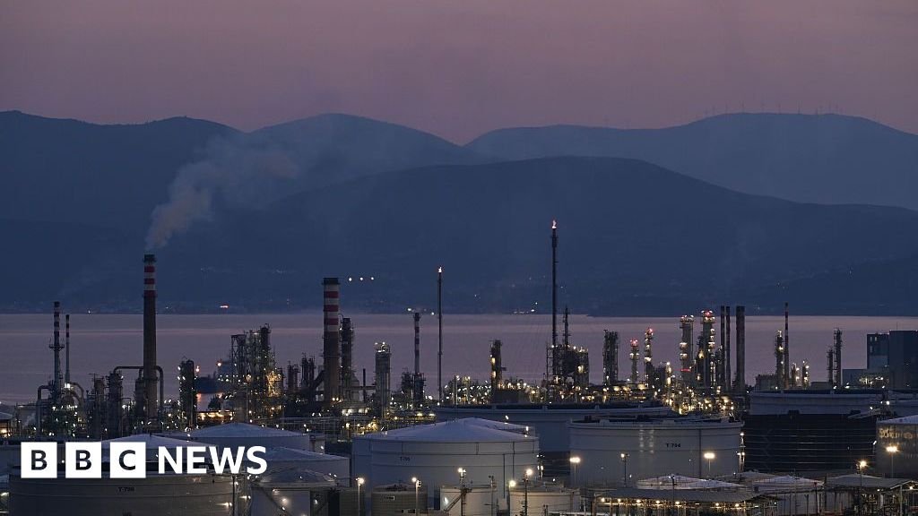 Oil nears highest price since start of Iran war