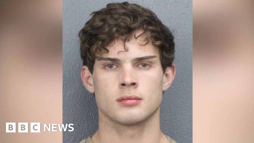 Looksmaxxing influencer Clavicular arrested on battery charge in Florida
