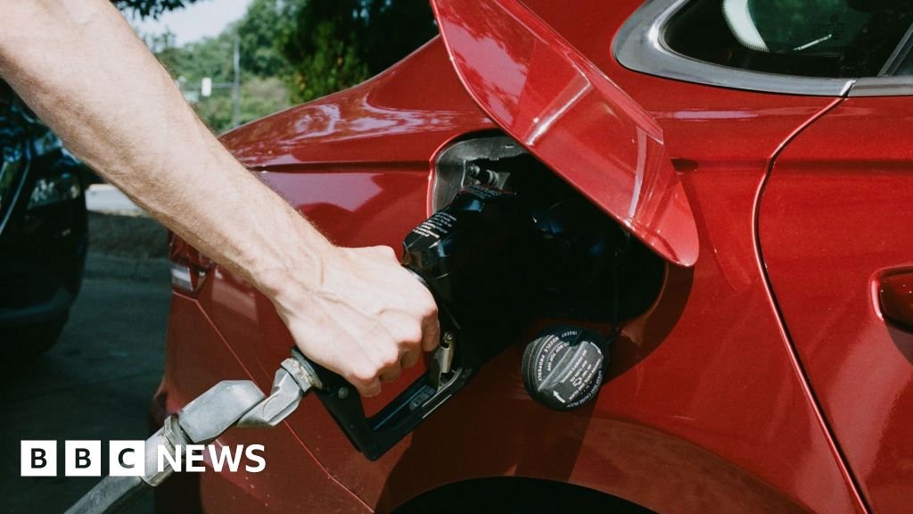 Fuel prices stop rising after 43 days of increases, RAC says