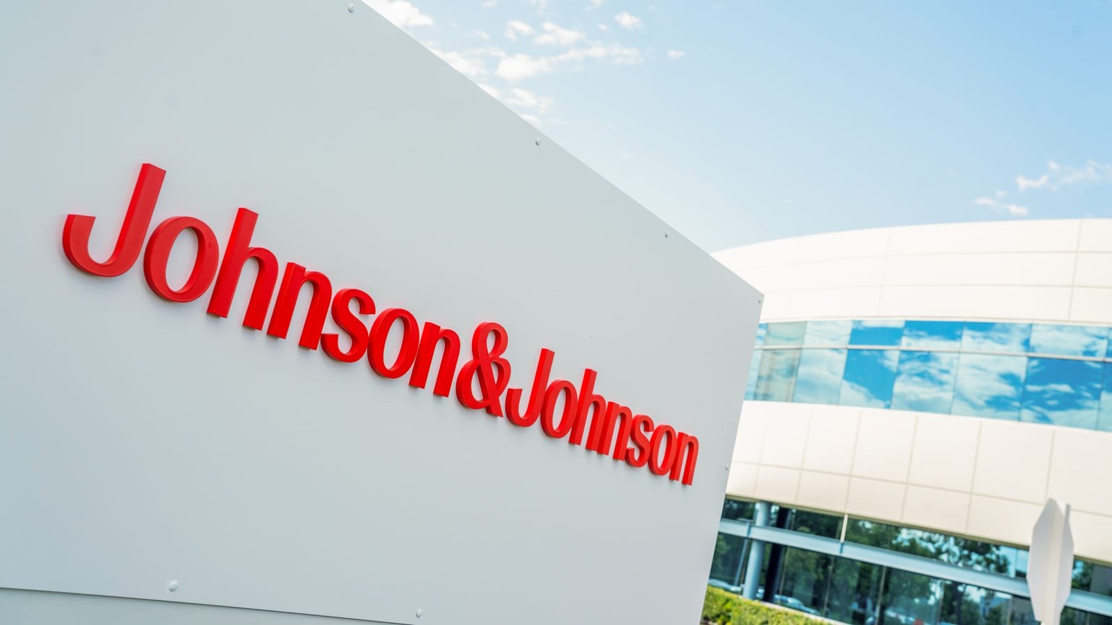 Johnson & Johnson Q1 profit beats estimates