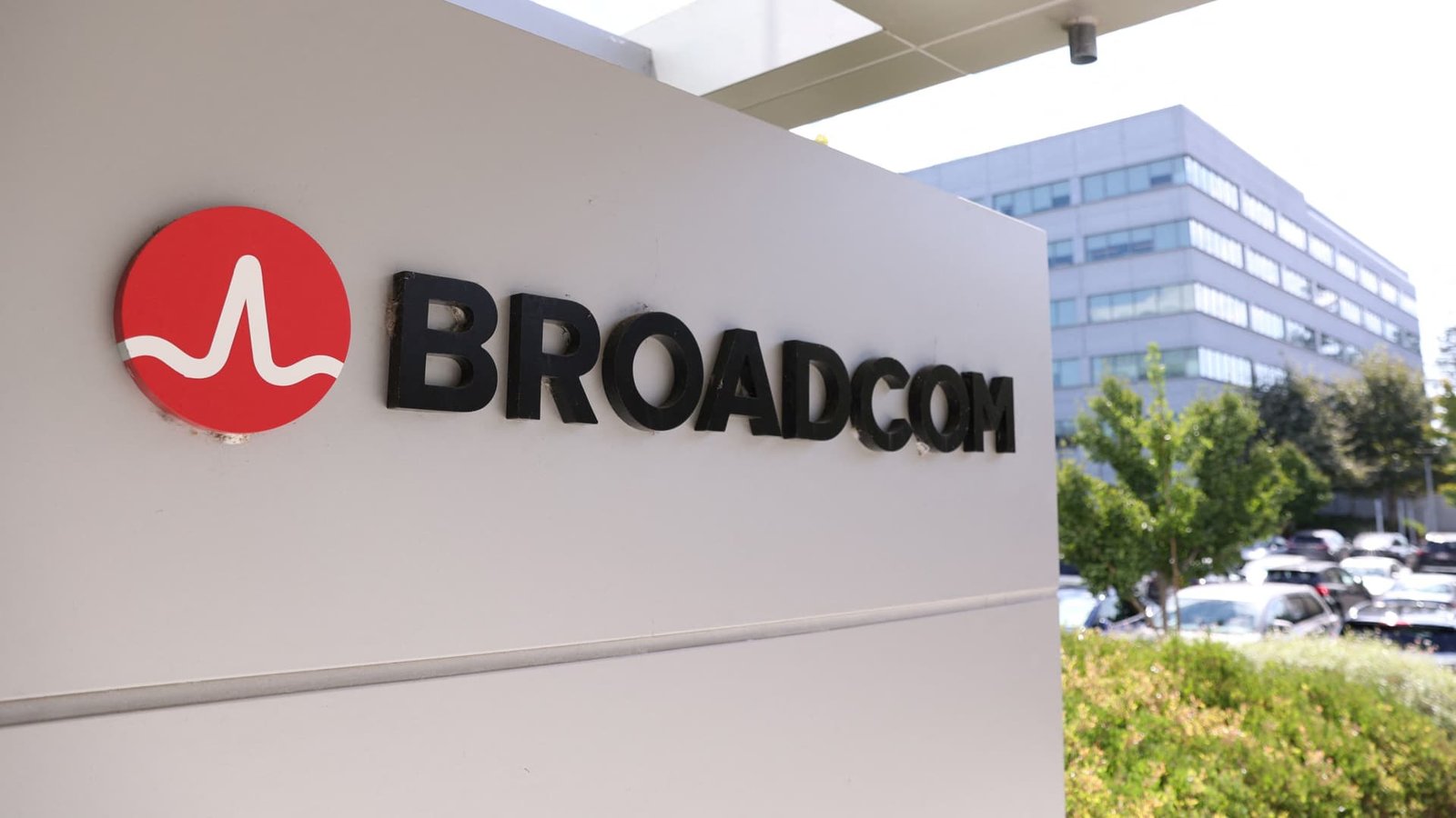 Broadcom lands big deal specialty chips deal. Wall Street sees stock surging