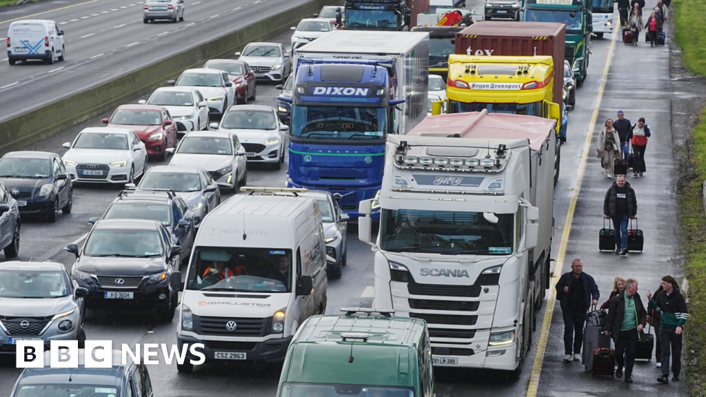 Travellers told to allow more time for journeys as Irish fuel protests continue