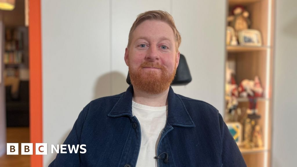 'Titan of a man': Tributes to actor with MND who played Richard III in wheelchair