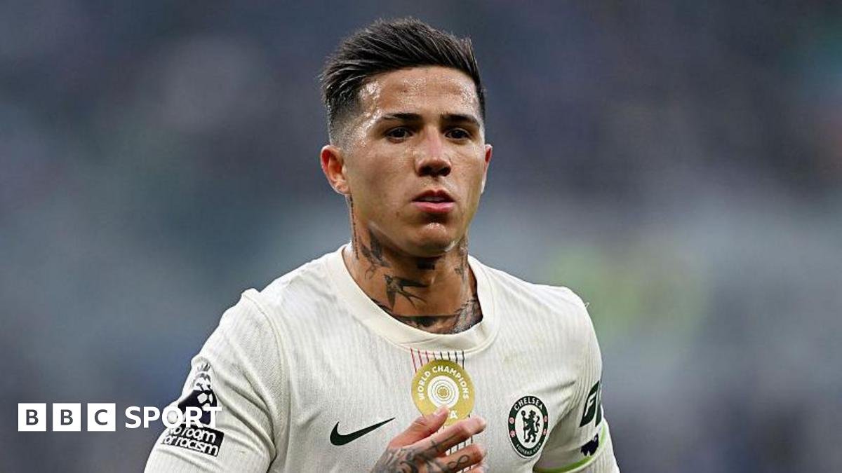 Enzo Fernandez: Chelsea midfielder dropped after ‘crossing a line’ – Liam Rosenior