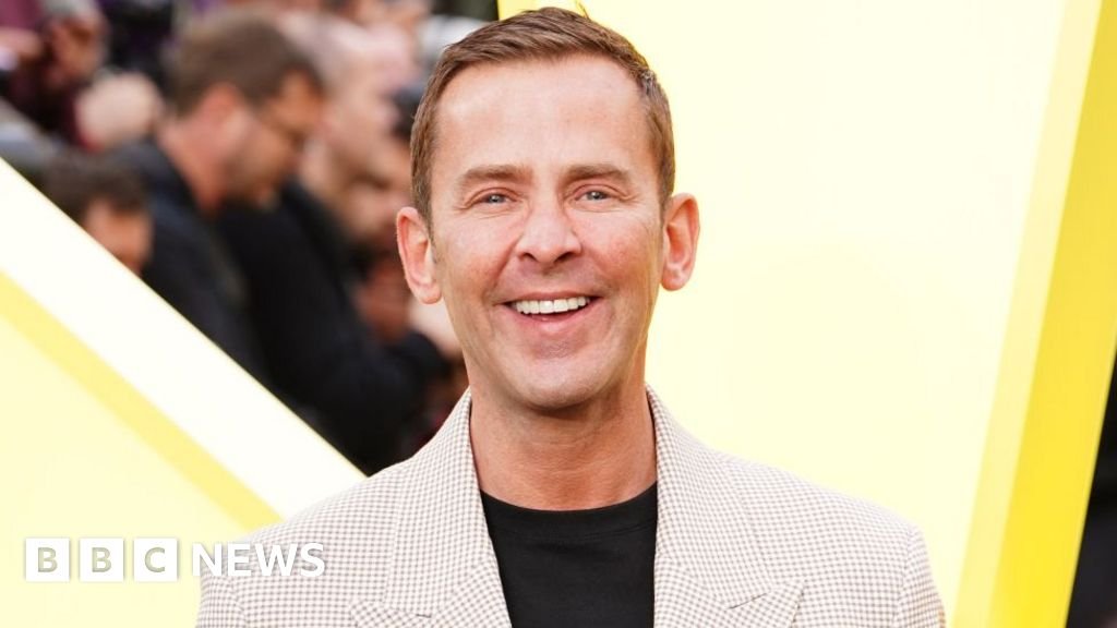 Channel 4 scraps Bake Off episode starring Scott Mills
