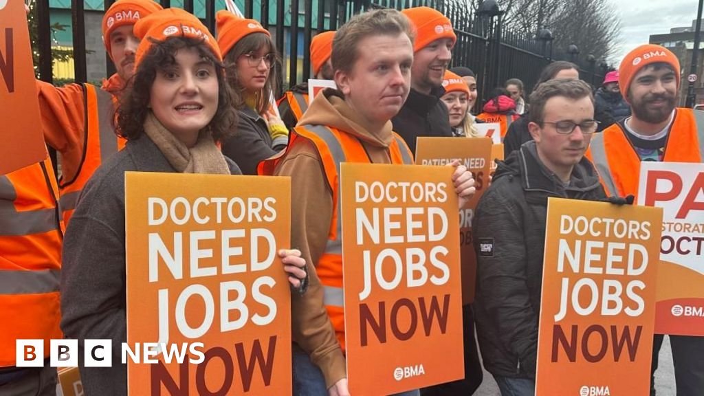 Don't put off treatment during doctors' strike, NHS tells patients