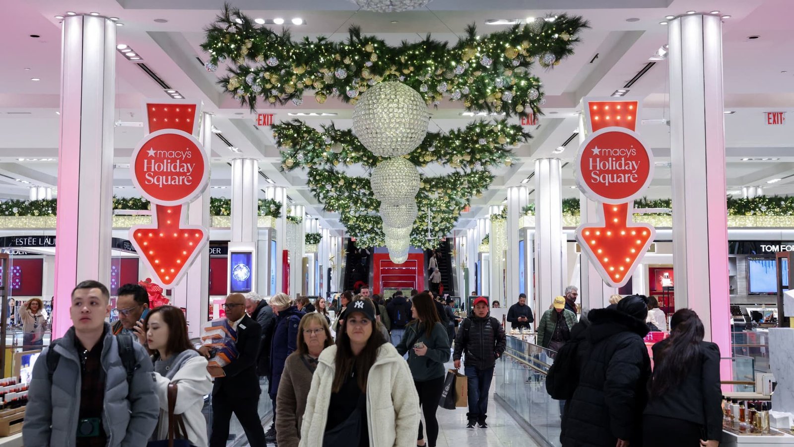 Higher costs weigh on Americans’ holiday shopping plans: CNBC survey