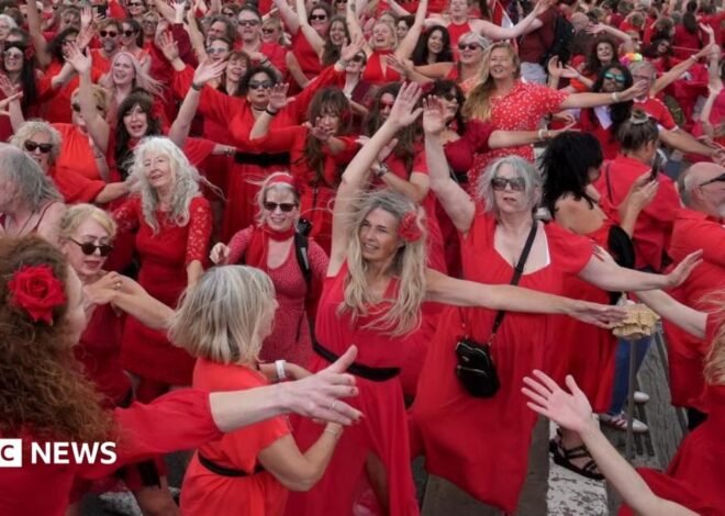 It’s me, Cathy – thousands pay tribute to Kate Bush classic