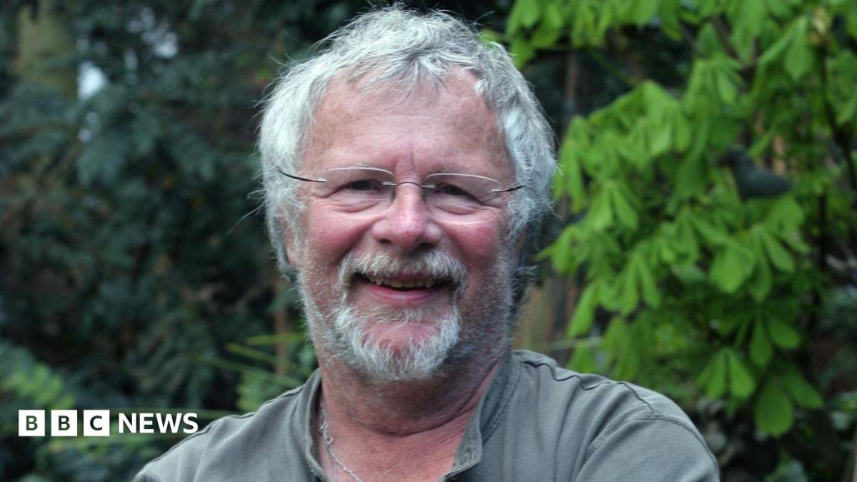 Bill Oddie: TV presenter dies at 85