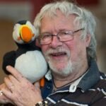 Obituary: Bill Oddie – BBC News