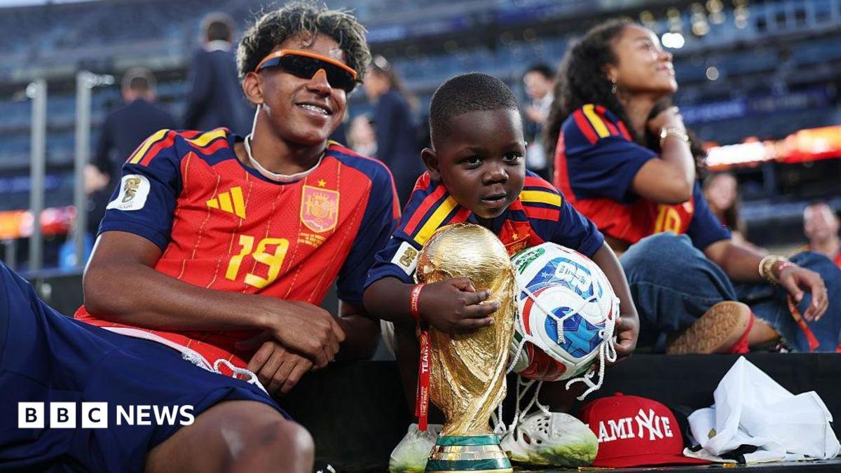 Lamine Yamal celebrates World Cup win with his little brother Kenye