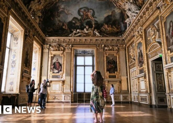 Watch: Louvre Museum reopens gallery after jewellery heist