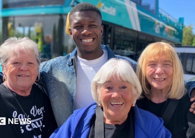 Cardiff nans who befriended pro wrestler DeReiss Gordon on flight to Vegas in talks to make a film