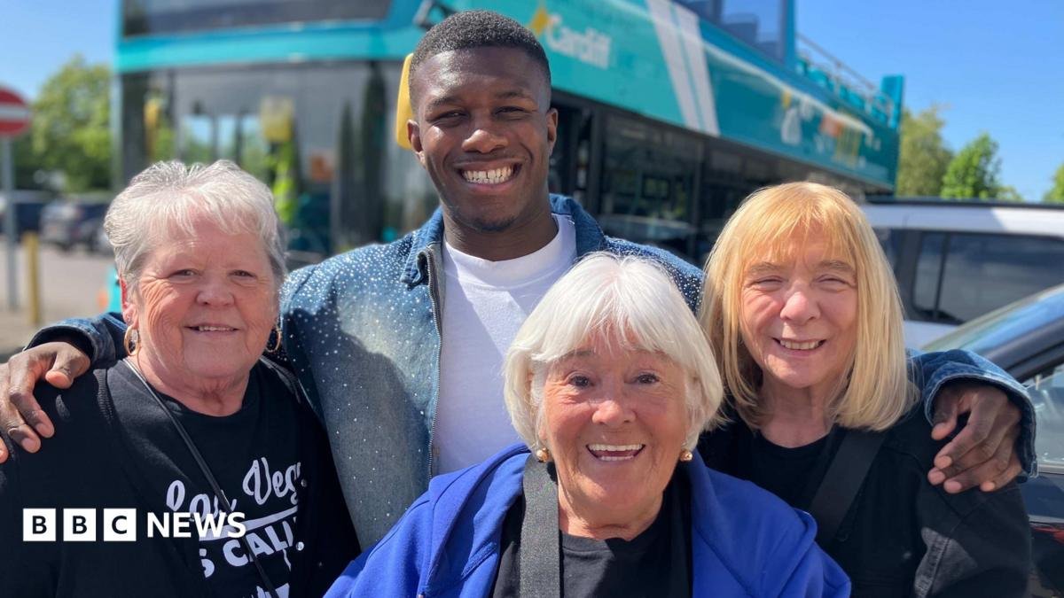 Cardiff nans who befriended pro wrestler DeReiss Gordon on flight to Vegas in talks to make a film