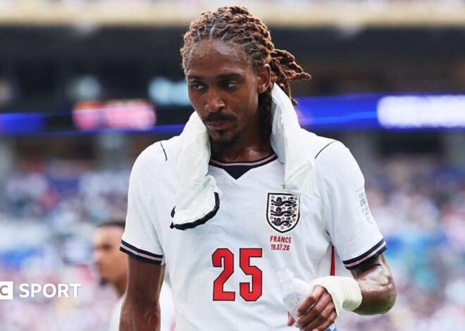 Djed Spence: Tottenham boss Roberto de Zerbi tells England defender to stay at club