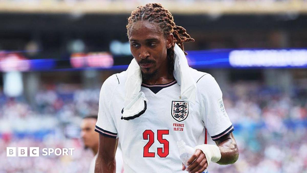 Djed Spence: Tottenham boss Roberto de Zerbi tells England defender to stay at club