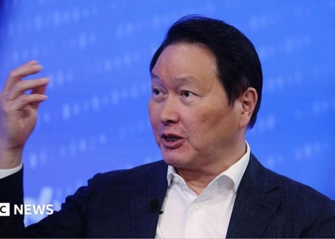 SK Group: Tech titan Chey Tae-won ordered to pay ex-wife $644m in divorce settlement