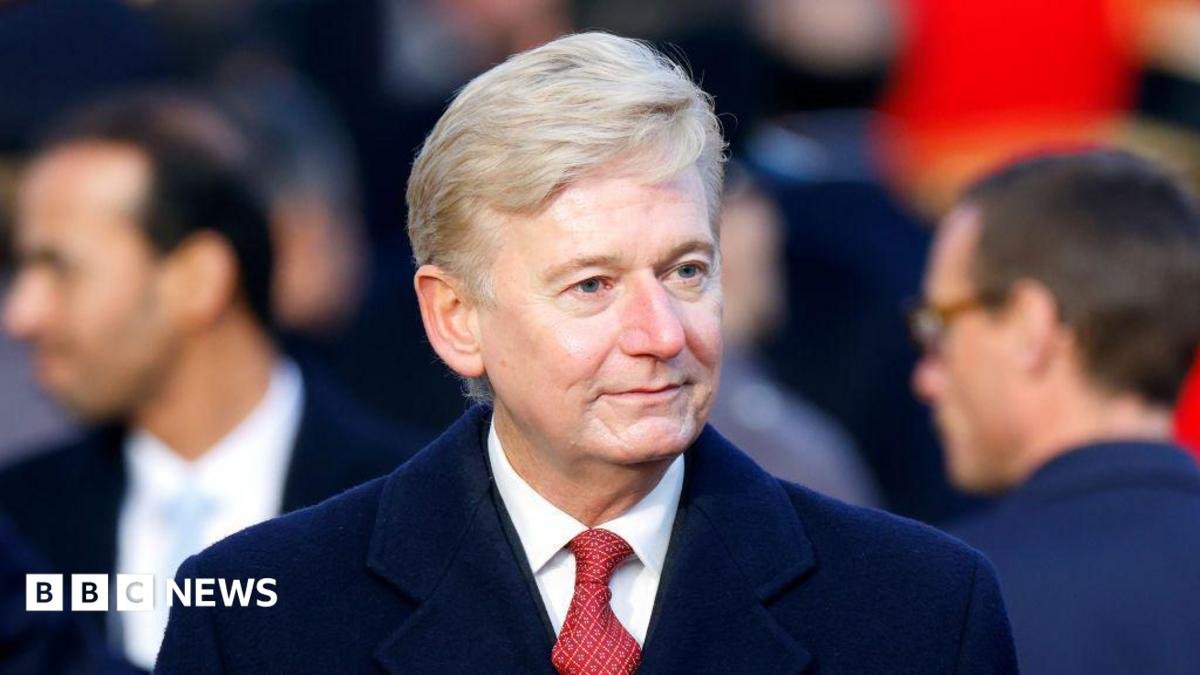 Search begins for King’s new top aide