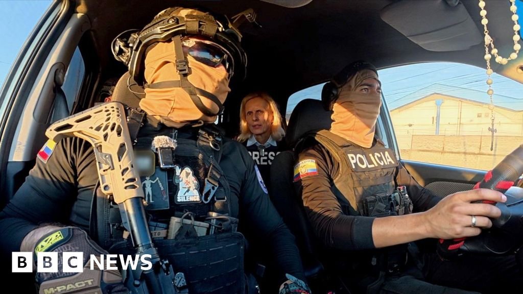 Ecuador: Confronting gang members at the heart of a drug battle