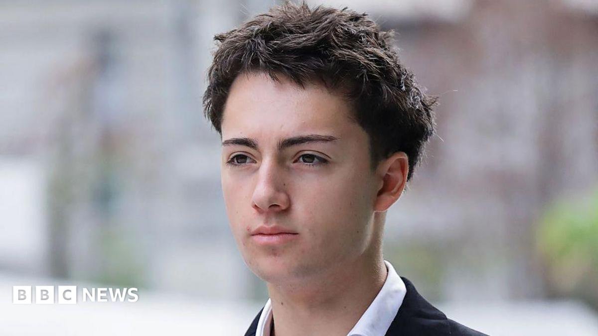 Singapore fines French teen for iJooz vending machine straw-licking stunt