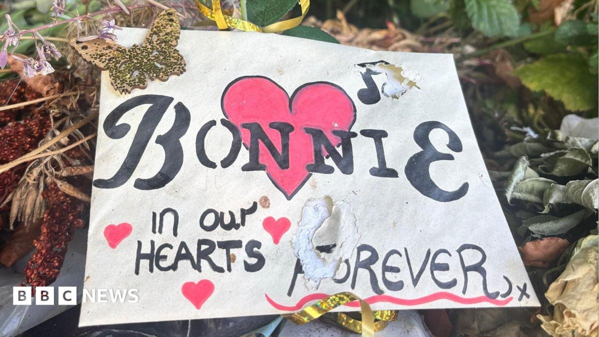 Bonnie Tyler’s celebration of life attended by fans in Mumbles
