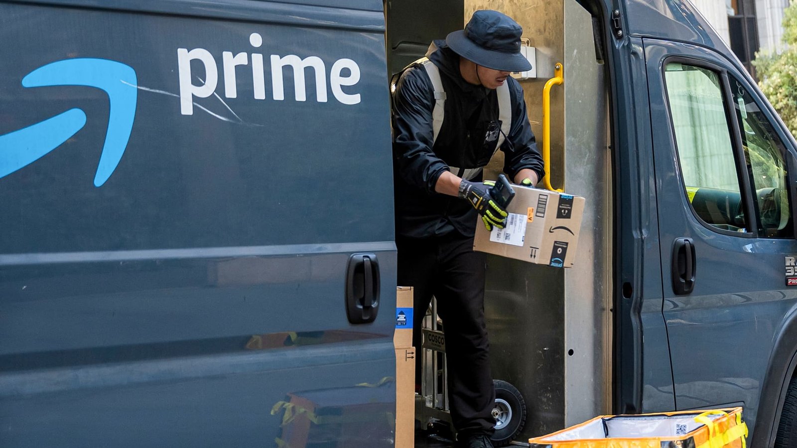 NJ files antitrust suit against Amazon on delivery contractor control