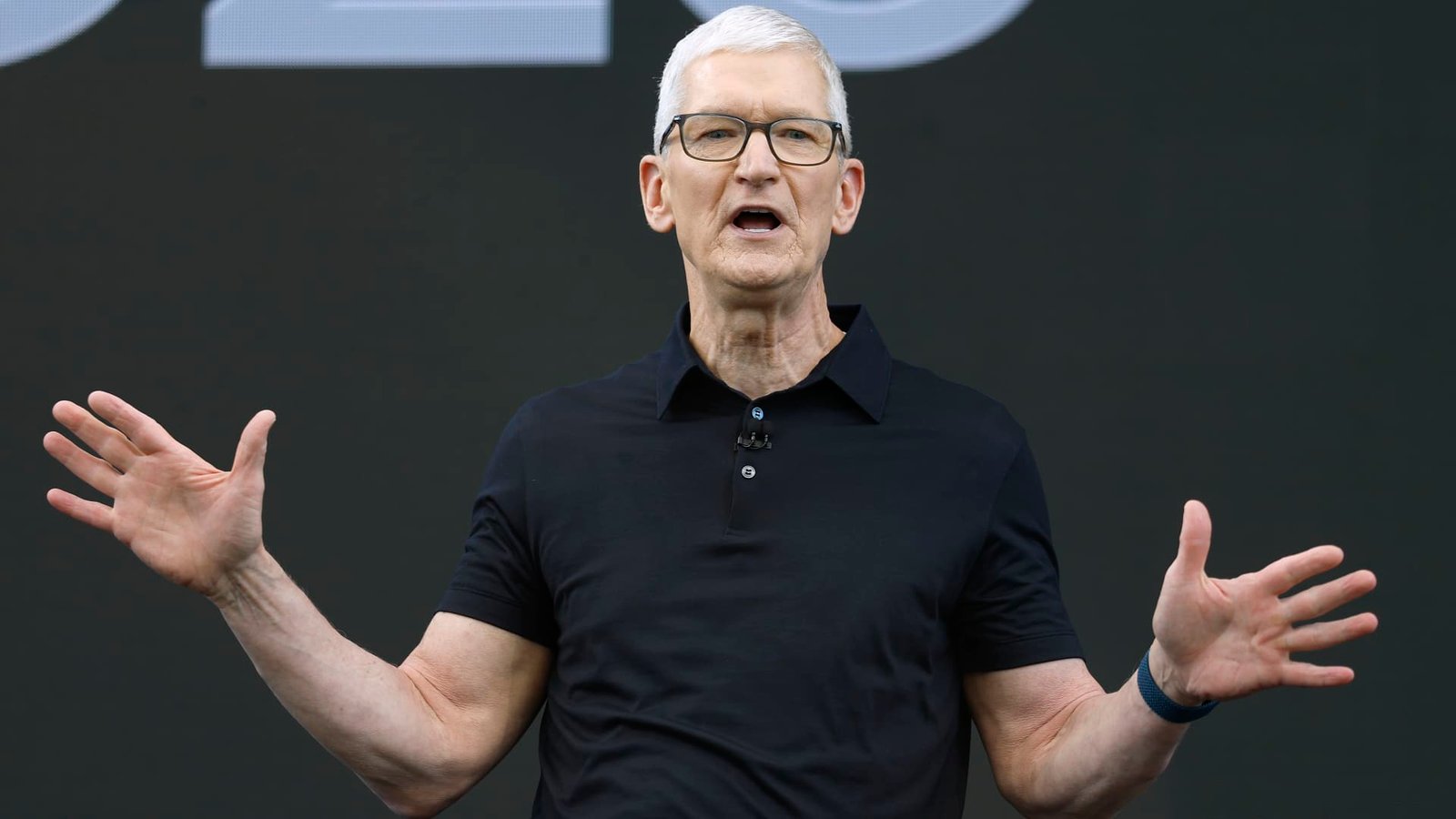 Apple’s Tim Cook and Howard Lutnick open Houston manufacturing plant