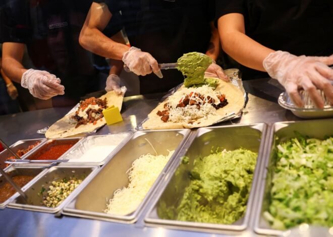 Chipotle stock falls on link to salmonella outbreak in Minnesota