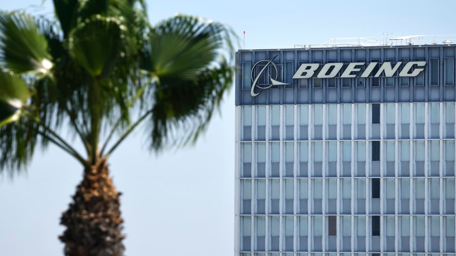 Boeing sells eVTOL subsidiaries, takes stake in Archer
