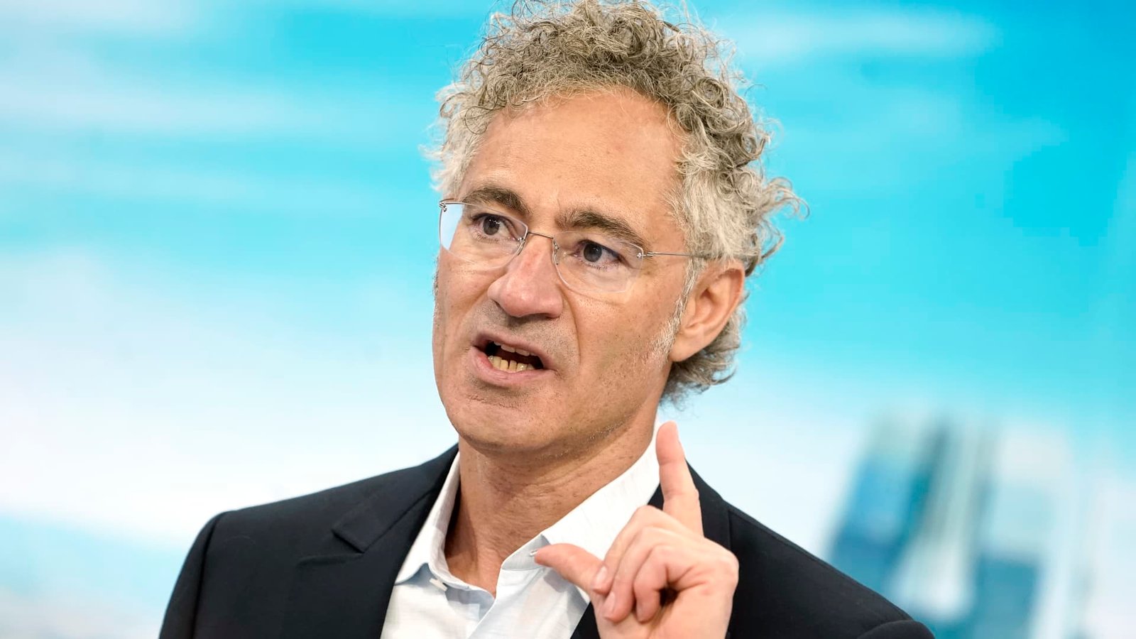 Palantir stock rises 16% on soaring commercial revenue, AI sovereignty