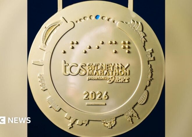Sydney Marathon laughs off medal error