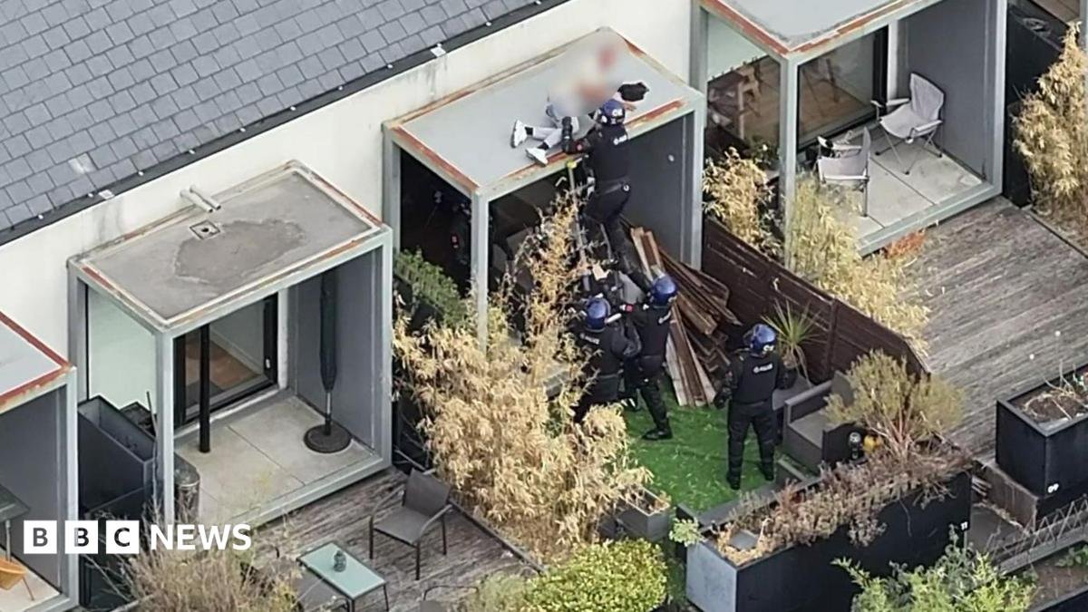 Watch as police arrest wanted man while he slept on Salford roof
