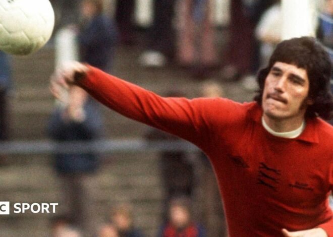 Phil Parkes: Wolverhampton Wanderers legend dies aged 79