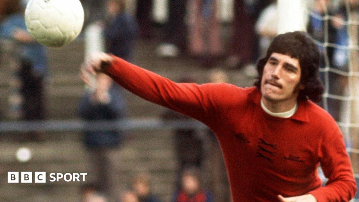 Phil Parkes: Wolverhampton Wanderers legend dies aged 79