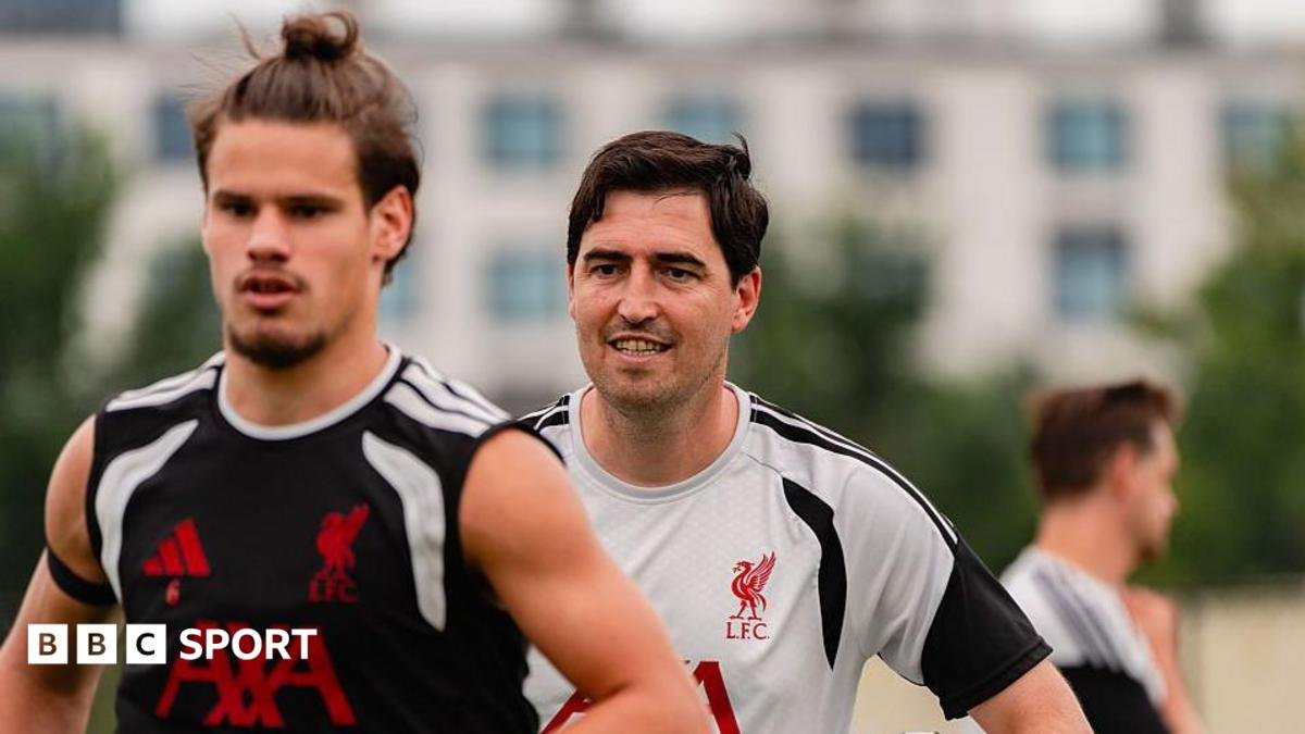 Liverpool training under Andoni Iraola: Intensity, smiles and Robert Lewandowski