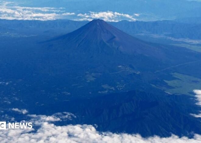 Father leaves 7-year-old son alone on Mount Fuji to continue hike, reports say