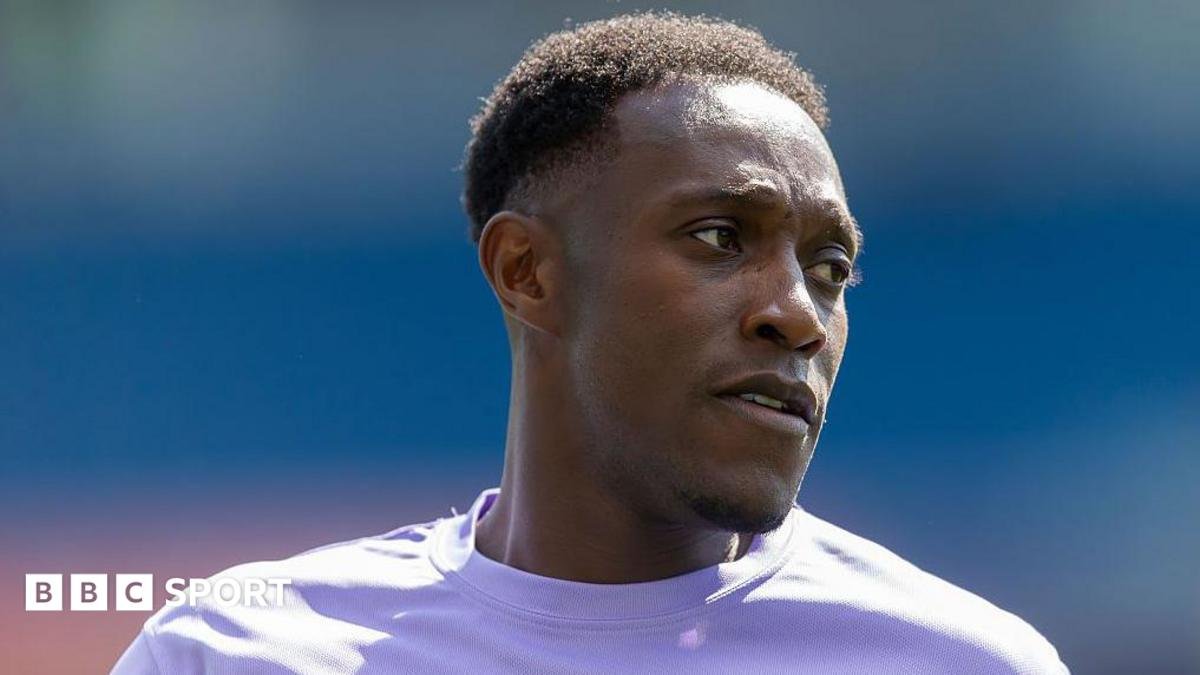 Danny Welbeck: Chelsea confirm signing of striker from Brighton