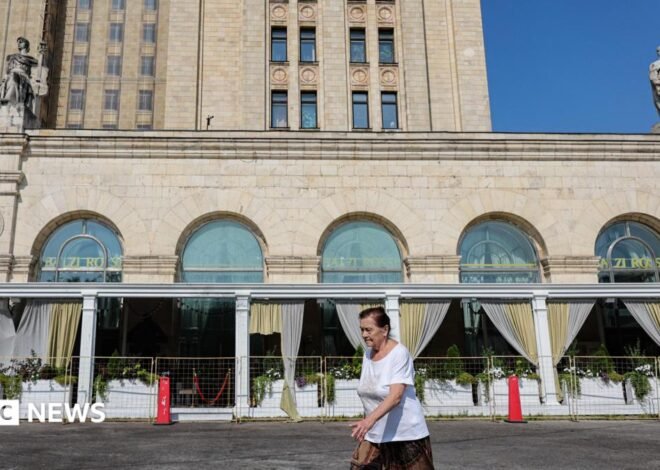 Steve Rosenberg: Outside Moscow restaurant after bomb kills three