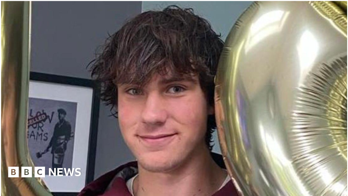 Body found in search for Shropshire student missing on hike