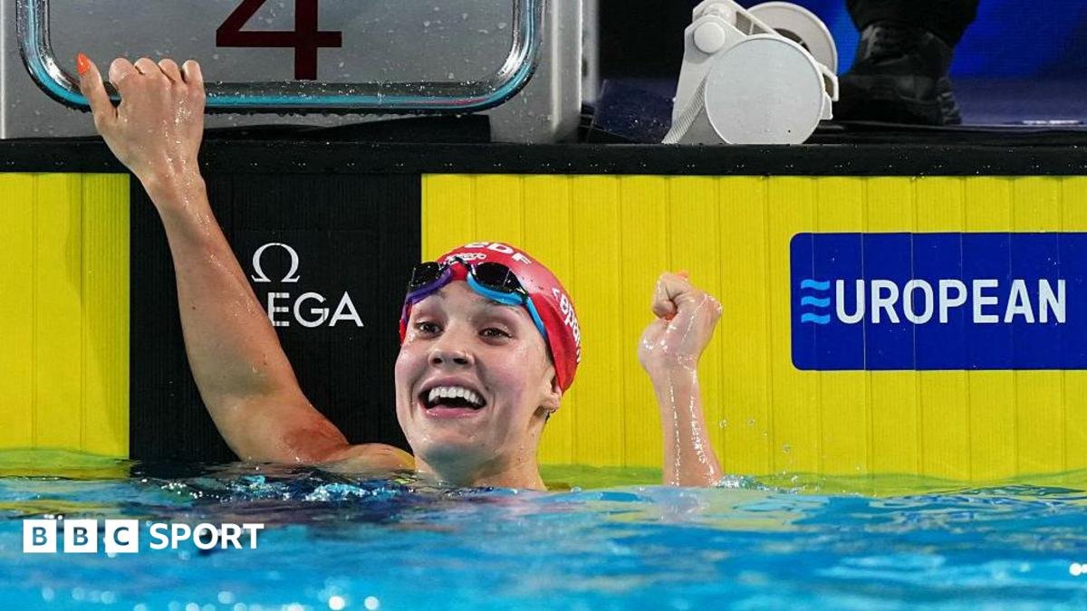 European Aquatics Championships: Angharad Evans wins gold in 100m breaststroke