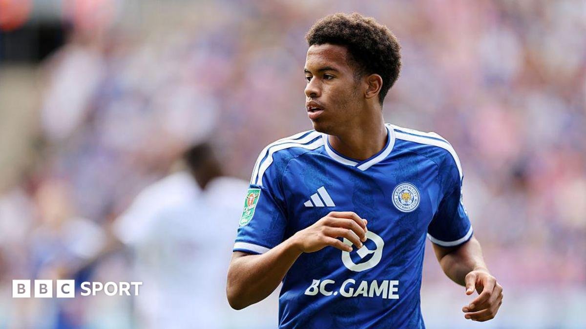 Louis Page: Manchester United working on deal to sign Leicester teenager