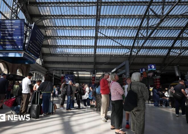 Thousands of rail passengers hit by power failure disruption