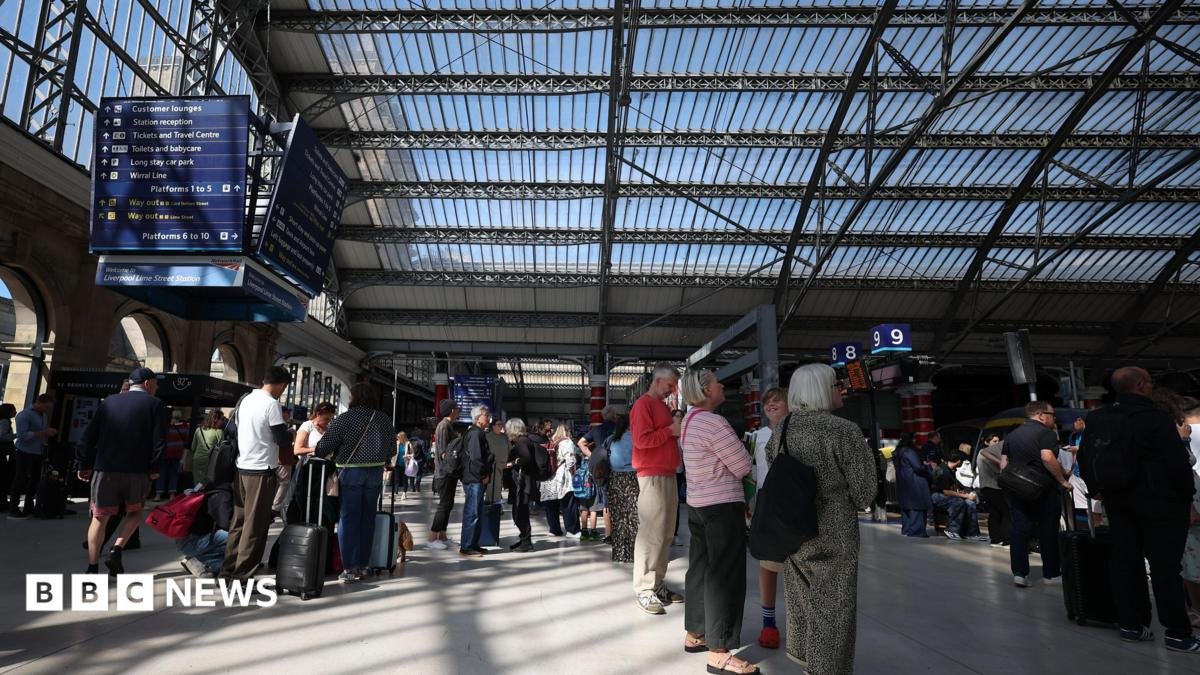 Thousands of rail passengers hit by power failure disruption