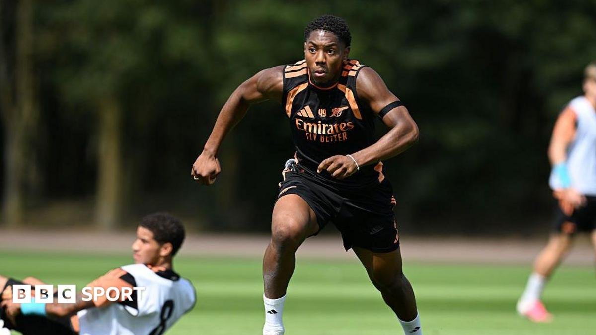 Myles Lewis-Skelly: Chelsea and Manchester United interested in Arsenal midfielder