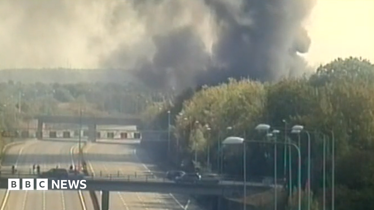 M25 at St Albans closed both ways after large warehouse fire