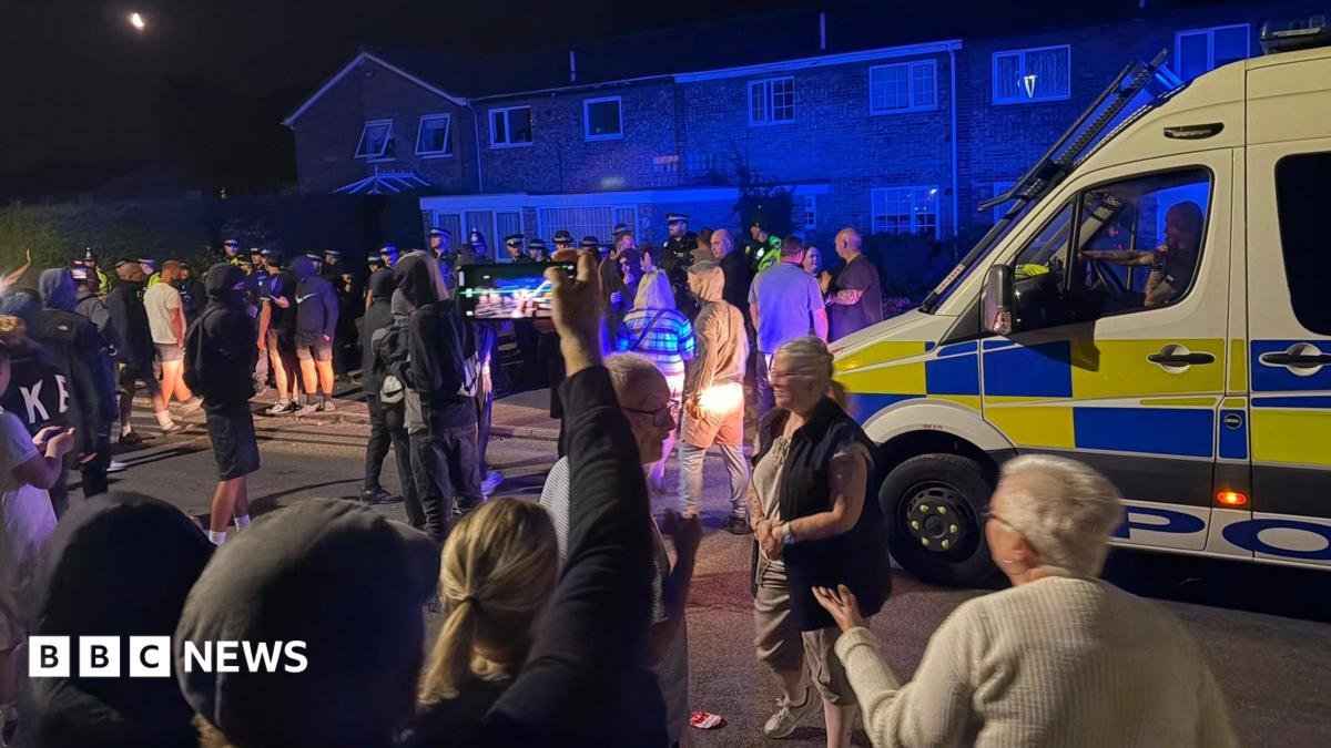 Arrests and injuries amid Thetford anti-immigration protests