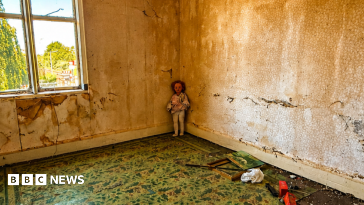 Inside the ‘scary’ station house up for auction in Nottinghamshire
