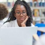 Schools ‘crying out’ for guidance from government on AI, report warns