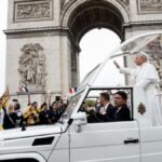 Huge crowds greet Pope in Paris ahead of open-air Mass